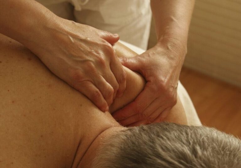 Recognizing the Symptoms of a Rotator Cuff Tear