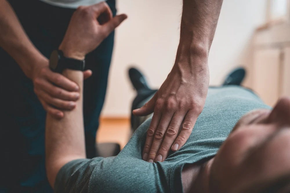 Understanding When To See a Pain Doctor for Chronic Issues